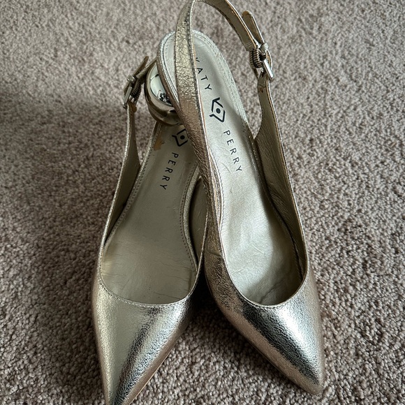 Katy Perry ‘The Adora’ Gold Metallic Slingback Pump - Picture 3 of 7